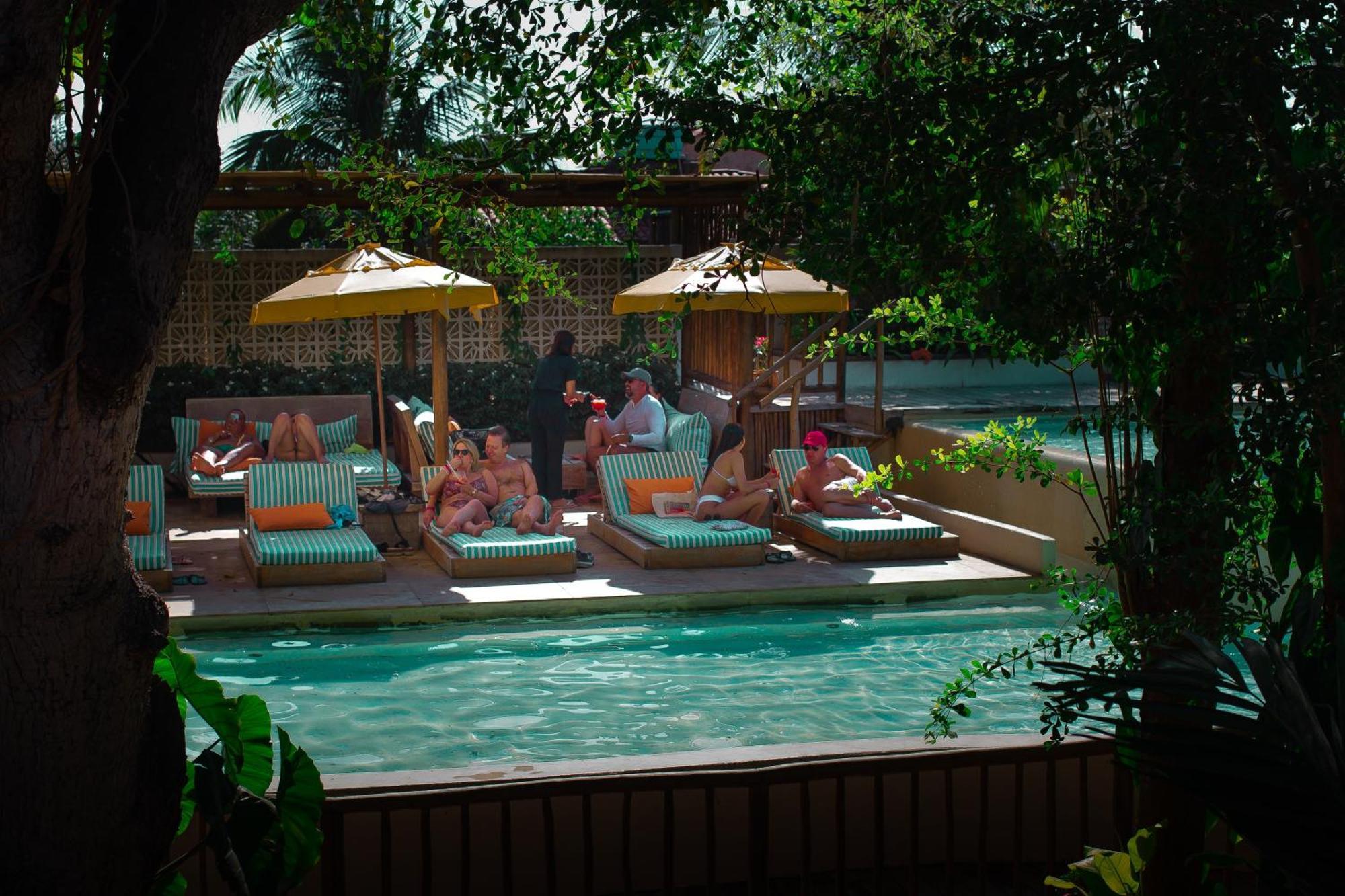 Cafe Jeri Hotel Жижока ди Жерикоакоара Екстериор снимка The pool at the hotel