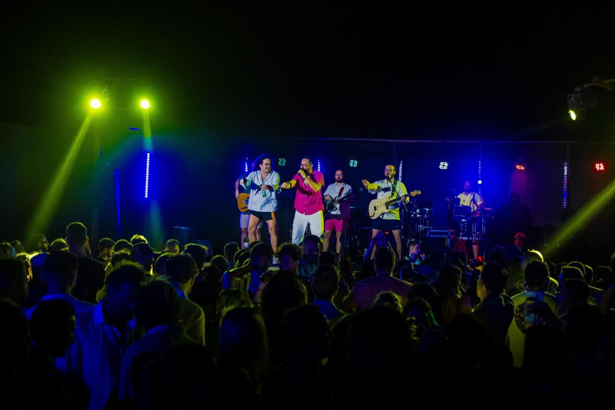 Cafe Jeri Hotel Жижока ди Жерикоакоара Екстериор снимка The band performing in 2019